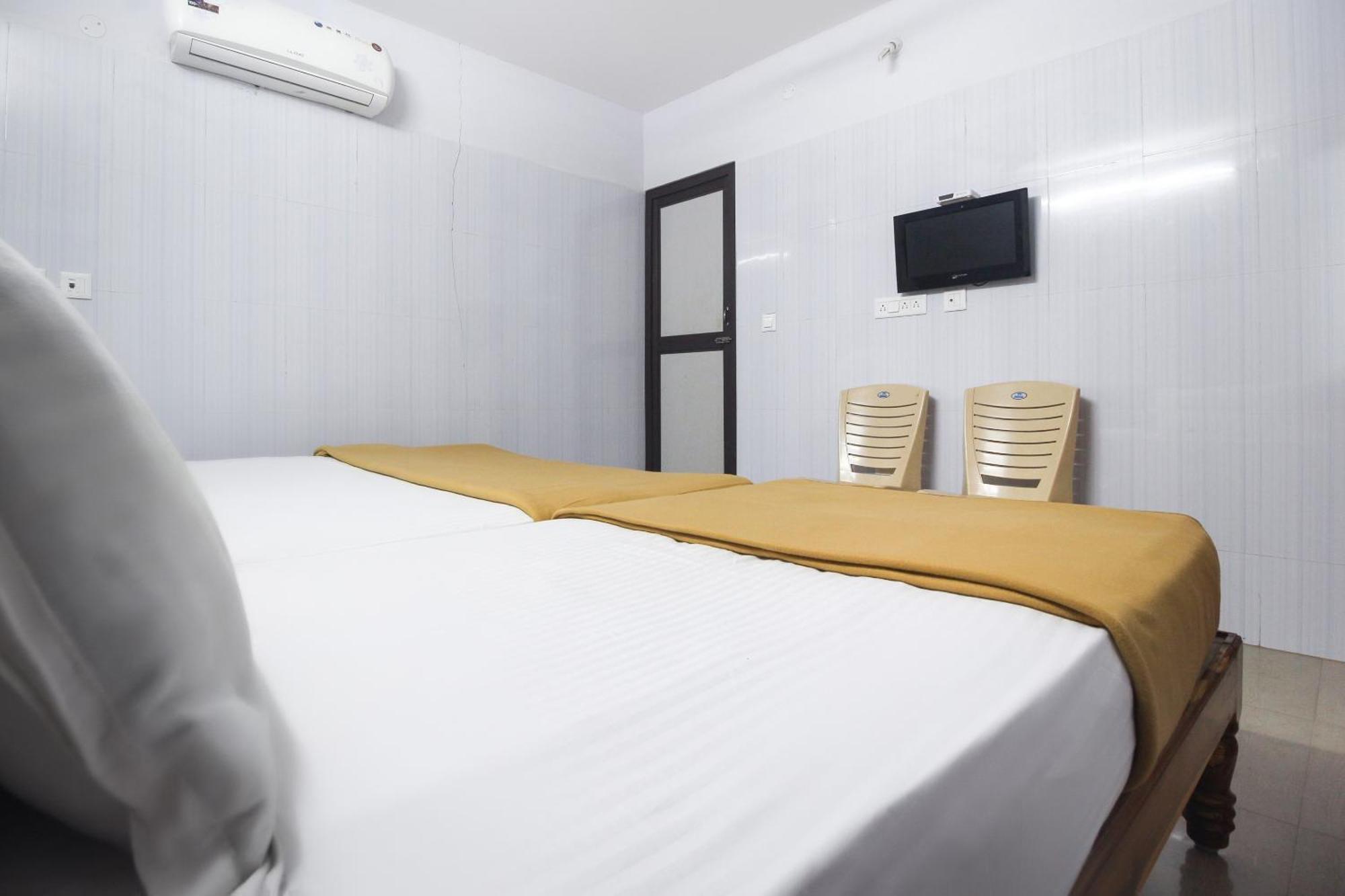 โอโย 61145 Jks ดีลักซ์ ลอดจ์ Hotel Udaiyarpalaiyam ภายนอก รูปภาพ