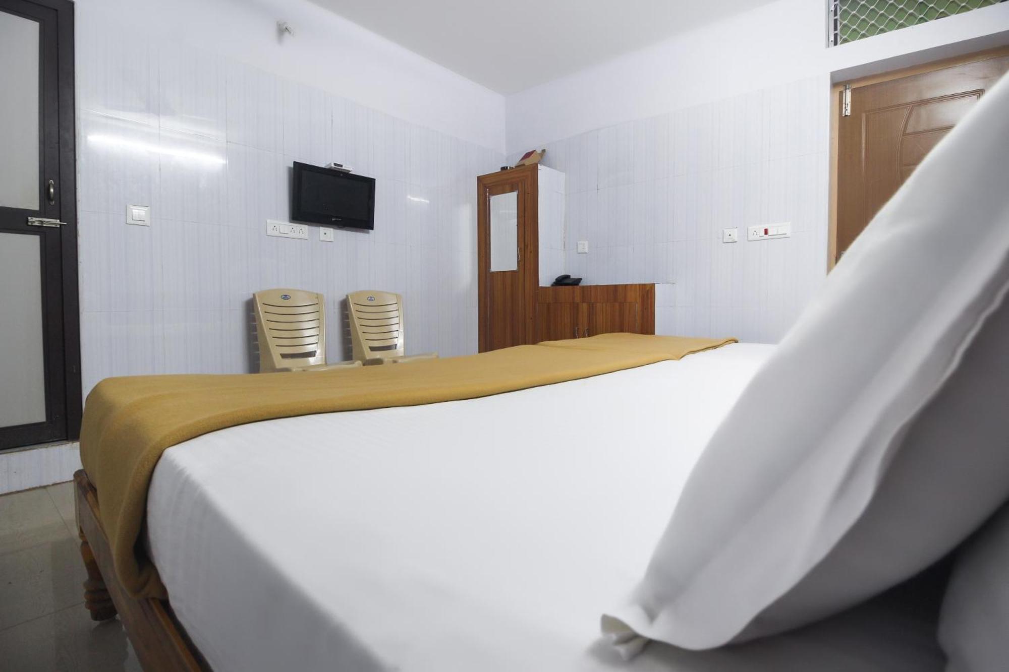 โอโย 61145 Jks ดีลักซ์ ลอดจ์ Hotel Udaiyarpalaiyam ภายนอก รูปภาพ